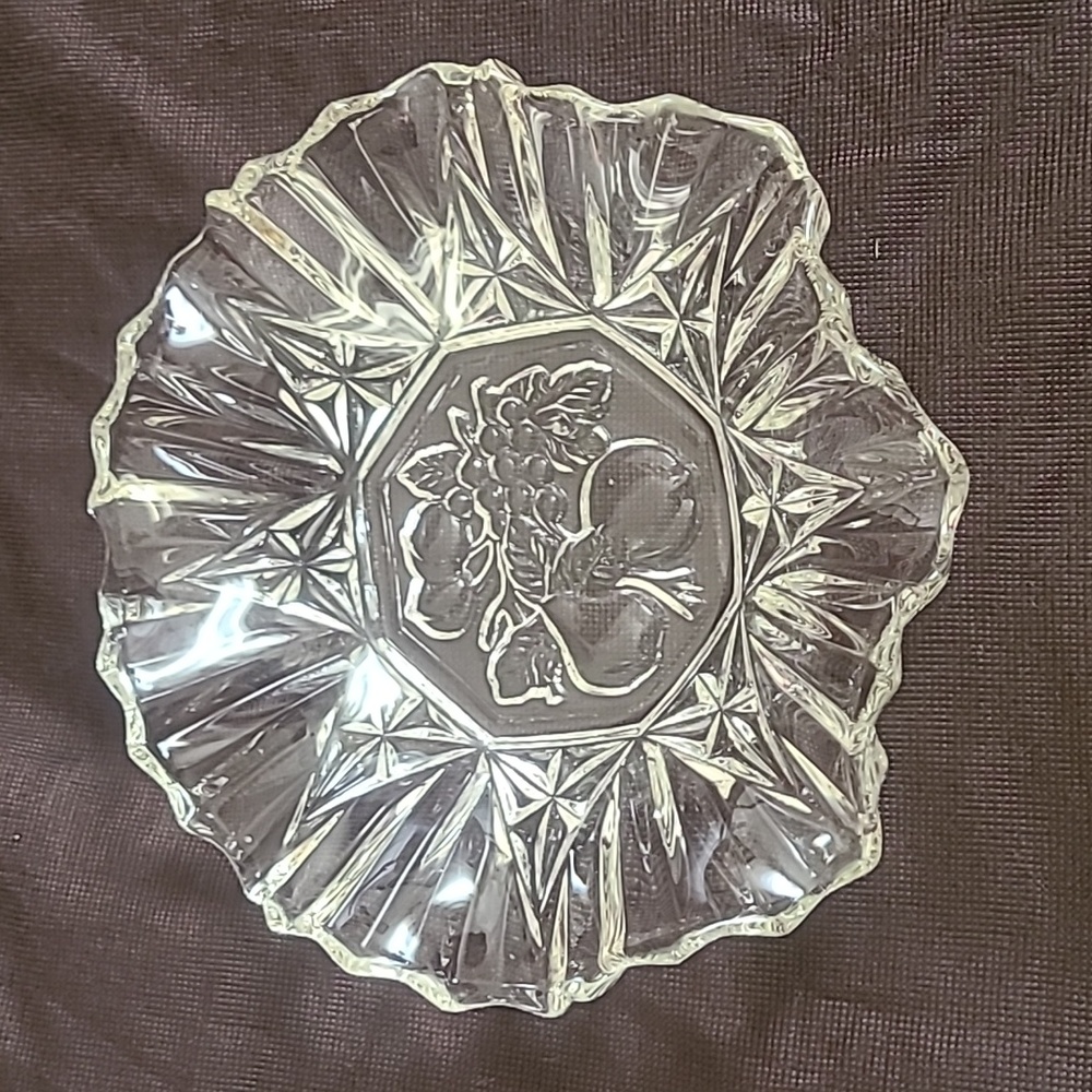 Vintage Federal Glass Round Crimped Fruit Design Bowl